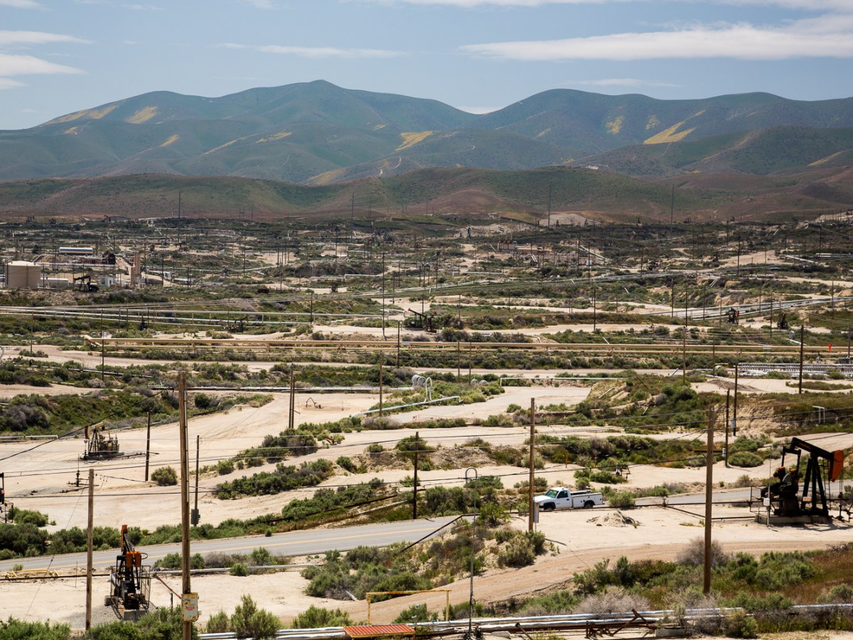 BLM California manages nearly 600 producing oil and gas leases covering more than 200,000 acres and 7,900 usable wells. Between 80% and 90% of all surface-disturbing activities related to oil and gas activities occur in the San Joaquin Valley on public lands administered by Central California District, Bakersfield Field Office. More than 95% of all federal drilling occurs in established fields within the Kern County area of the San Joaquin Valley.