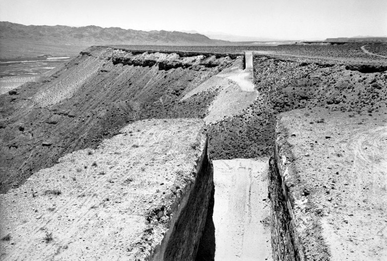 Double Negative, 1969, Mormon Mesa, Overton, Nevada © Michael Heizer. Courtesy of the artist and Gagosian.